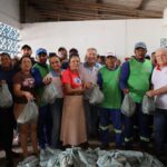 Solidariedade e compromisso: Prefeitura de Viana entrega três toneladas de peixe para famílias carentes