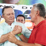 Prefeito Carrinho recebe retroescavadeira do governador Carlos Brandão para fortalecer infraestrutura de Viana