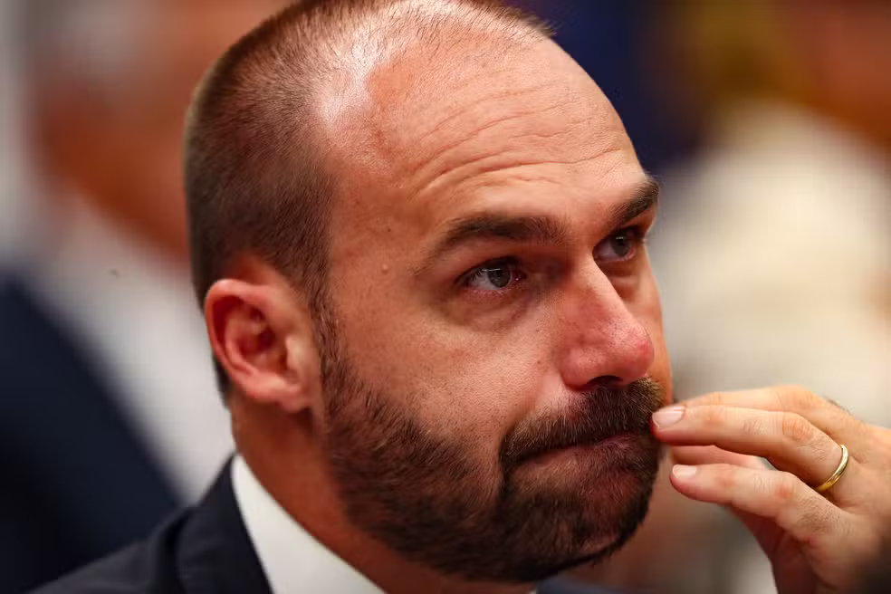 Apartamento de Eduardo Bolsonaro no Rio será leiloado após dívida de financiamento  Redação 1