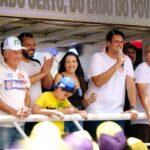 Mesmo sob sol intenso, uma grande multidão toma as ruas de Penalva em forte demonstração de apoio a Orleans Brandão